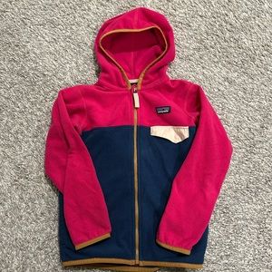 Patagonia 5T girl zip up in EUC